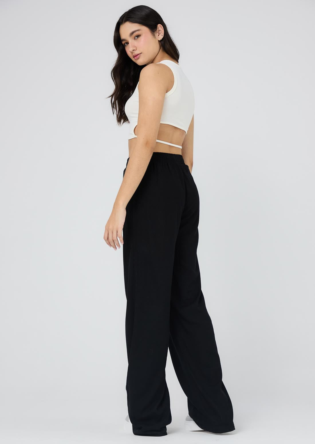 Pantalón negro con pretina recogida para jóvenes