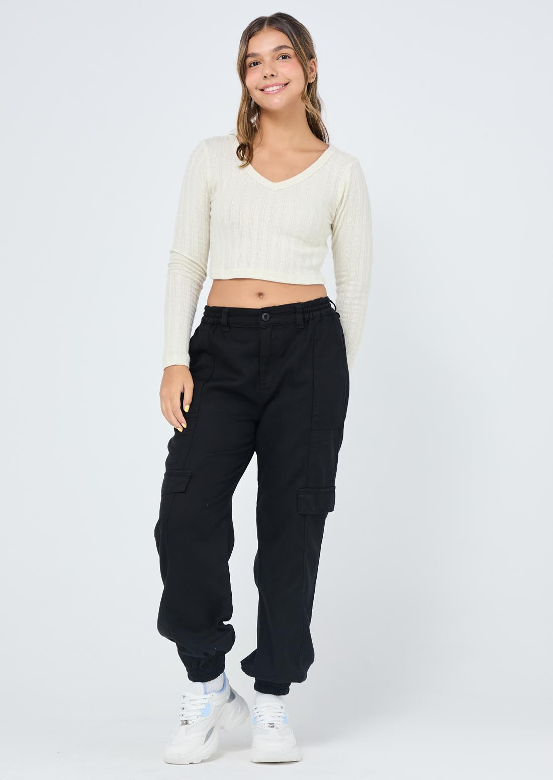 Jogger negro con bolsillos para niñas