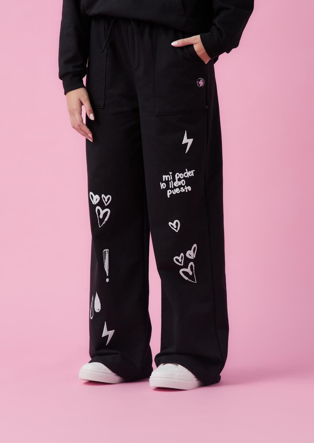 Pantalón negro con bolsillo parche Yoyo x Nosotras