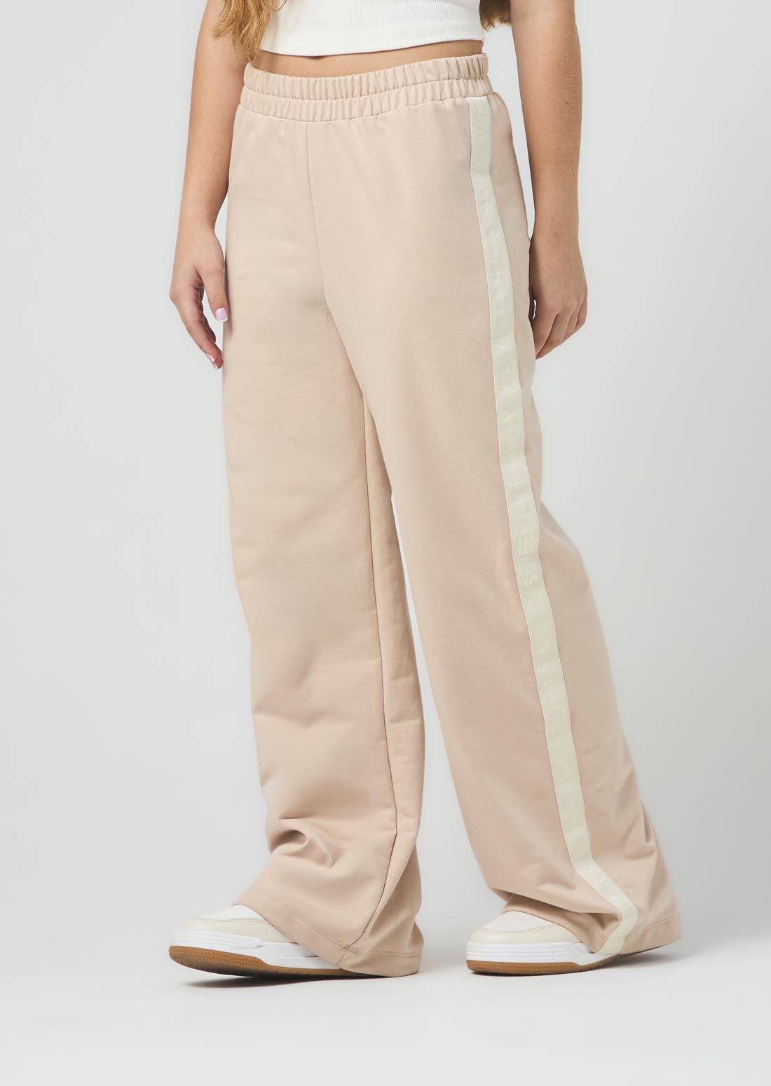 Pantalón arena con elástico decorativo para jóvenes