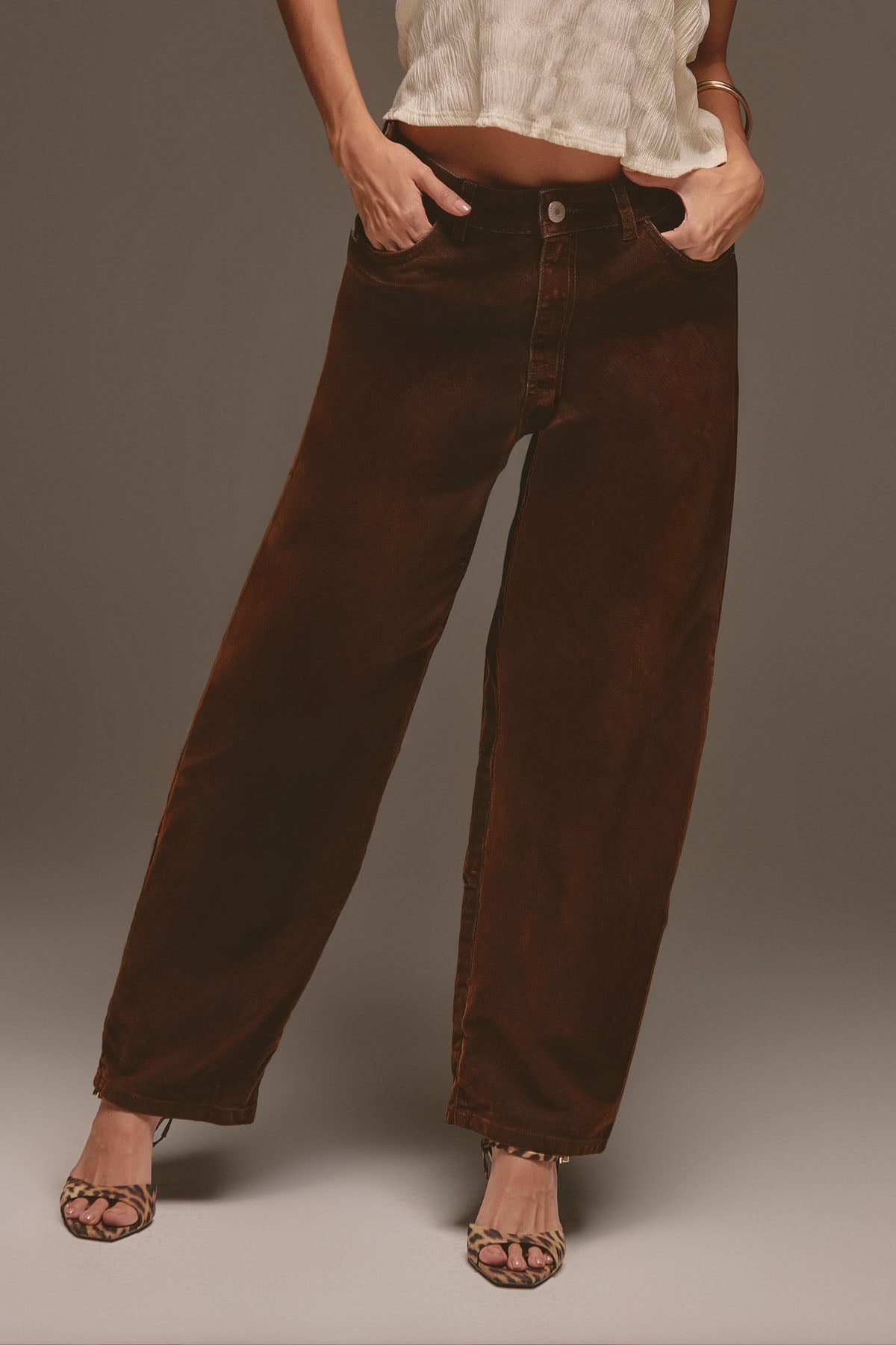 Pantalón baggy café oscuro fondo entero para mujer