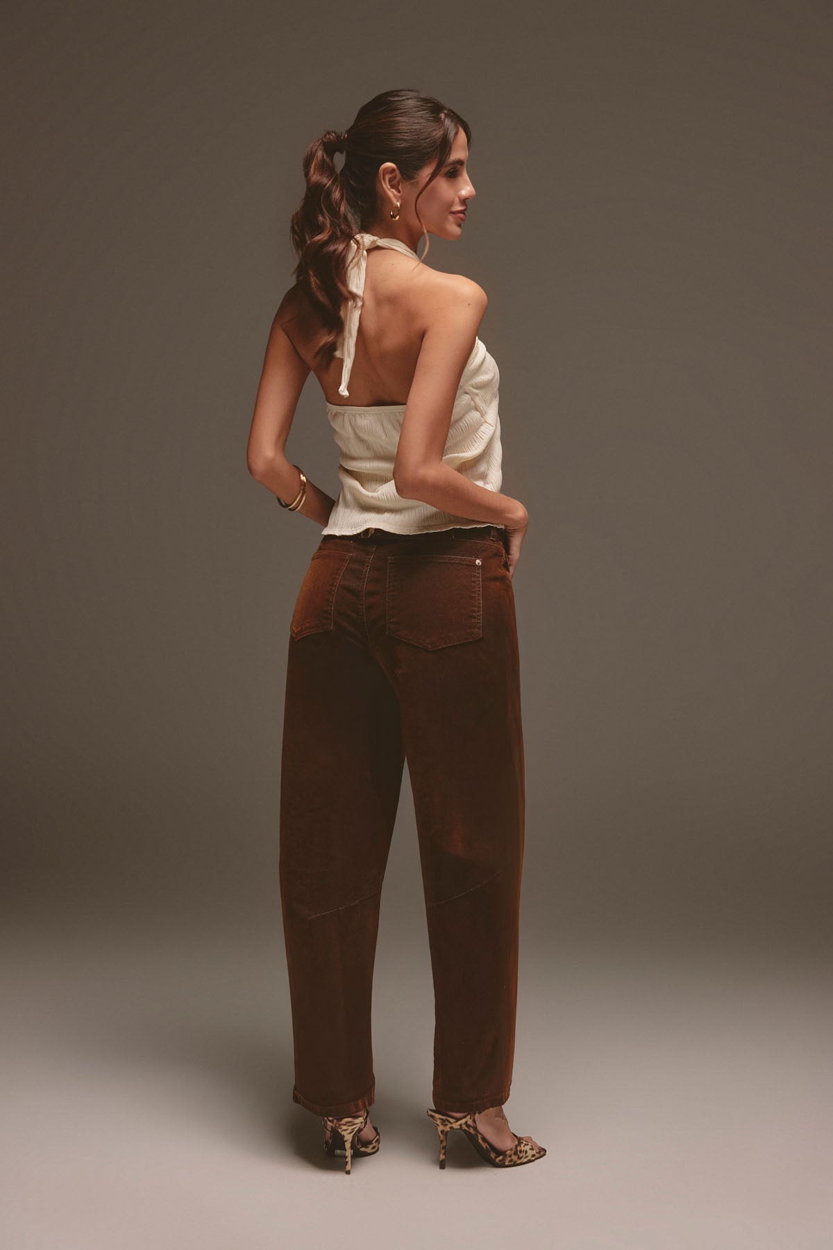 Pantalón baggy café oscuro fondo entero para mujer