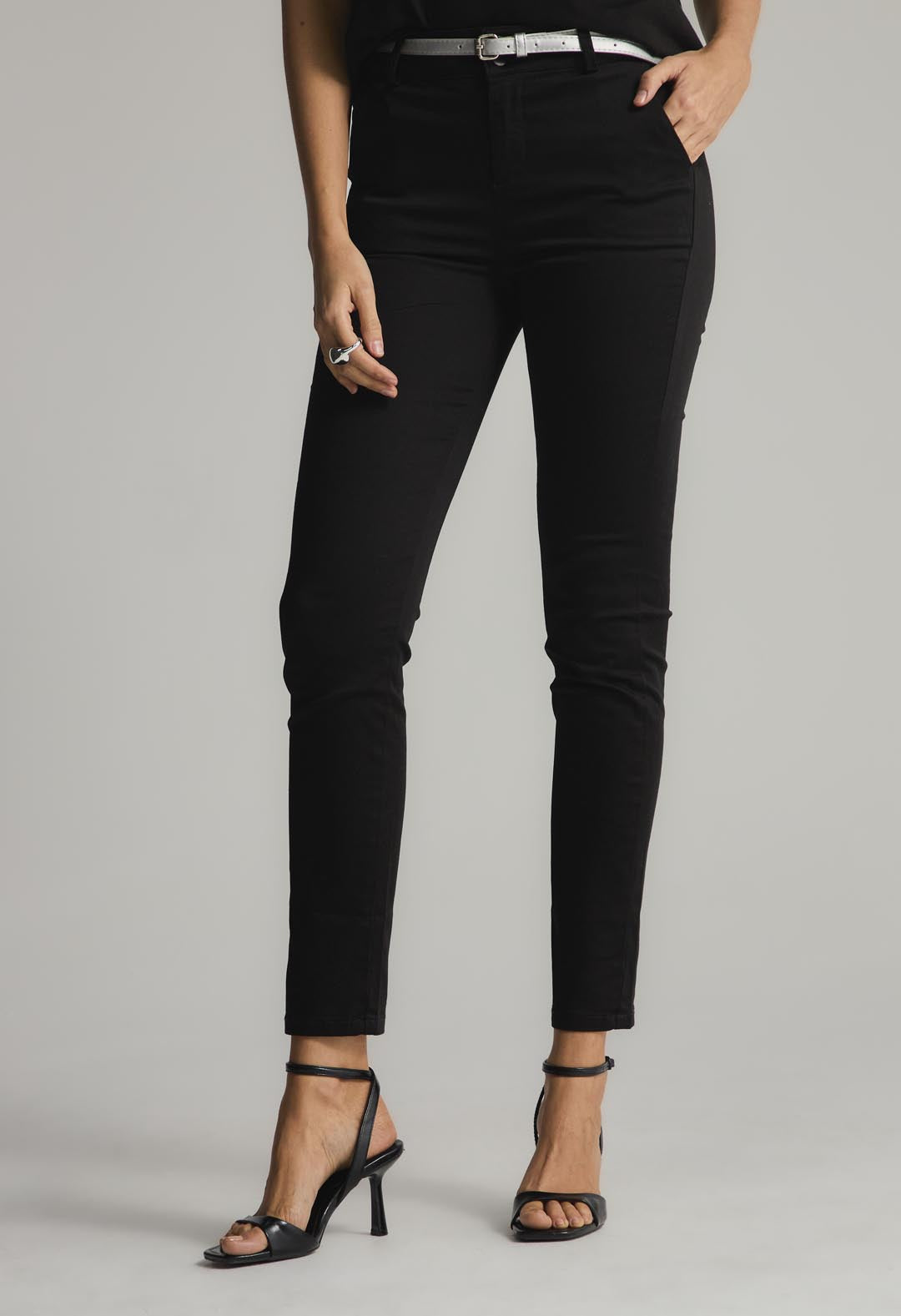 Pantalón ejecutivo negro fondo entero para mujeres