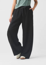 Pantalón negro con cortes para jóvenes