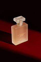Perfume rojo magnética