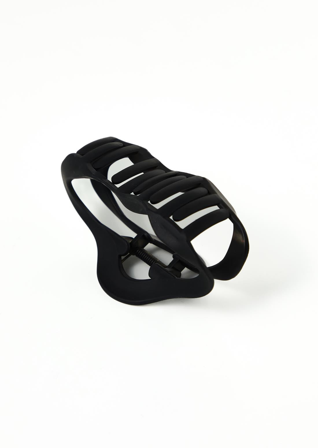 Pinza negra con acabado mate para jóvenes