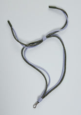 Portacelular lila en cordones para jóvenes