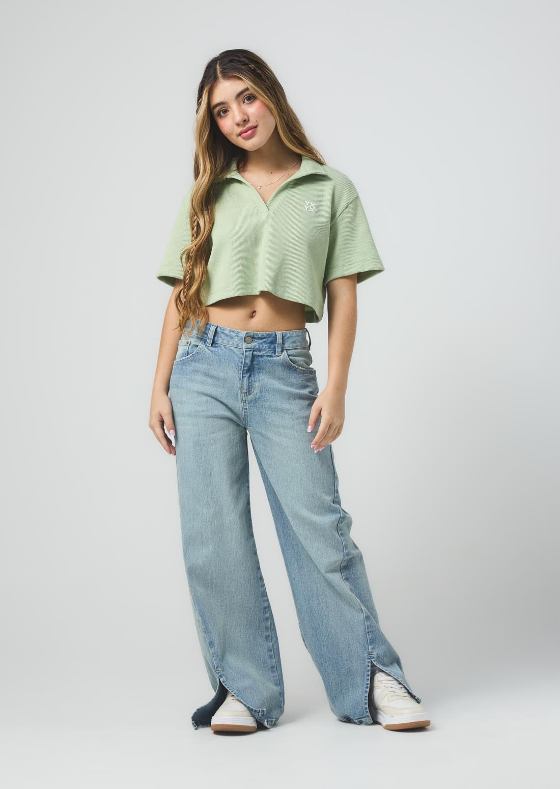 Jean retromom claro con abertura en bota para jóvenes