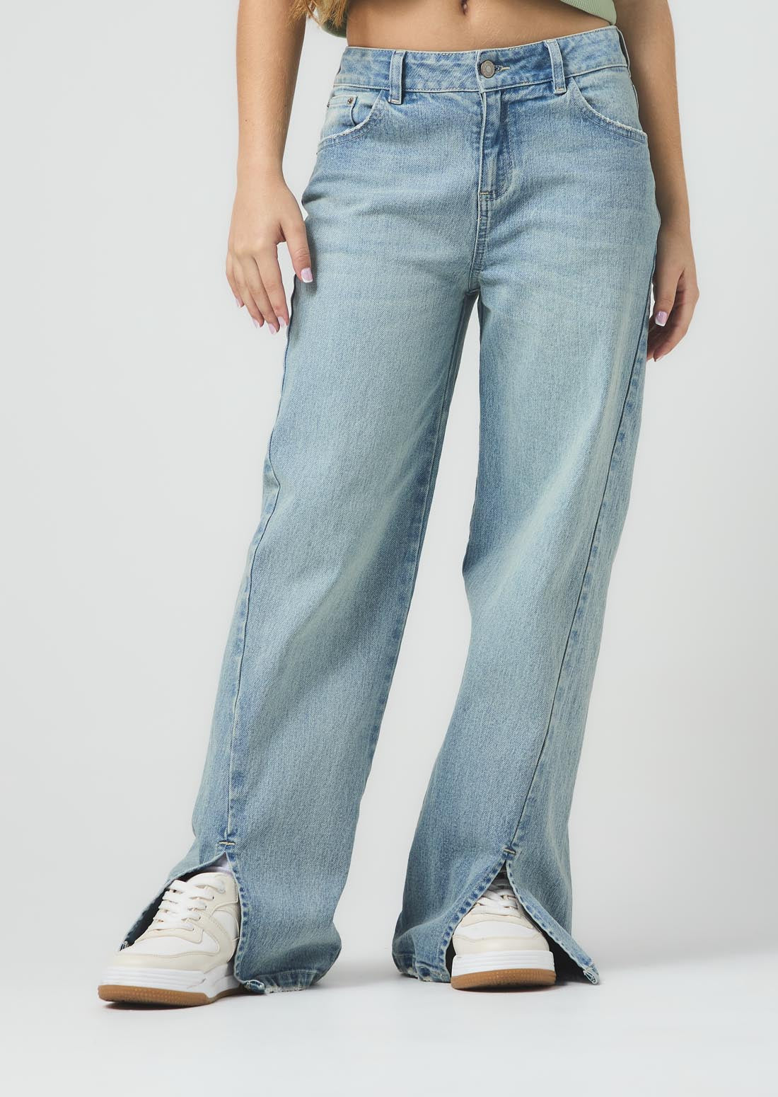 Jean retromom claro con abertura en bota para jóvenes