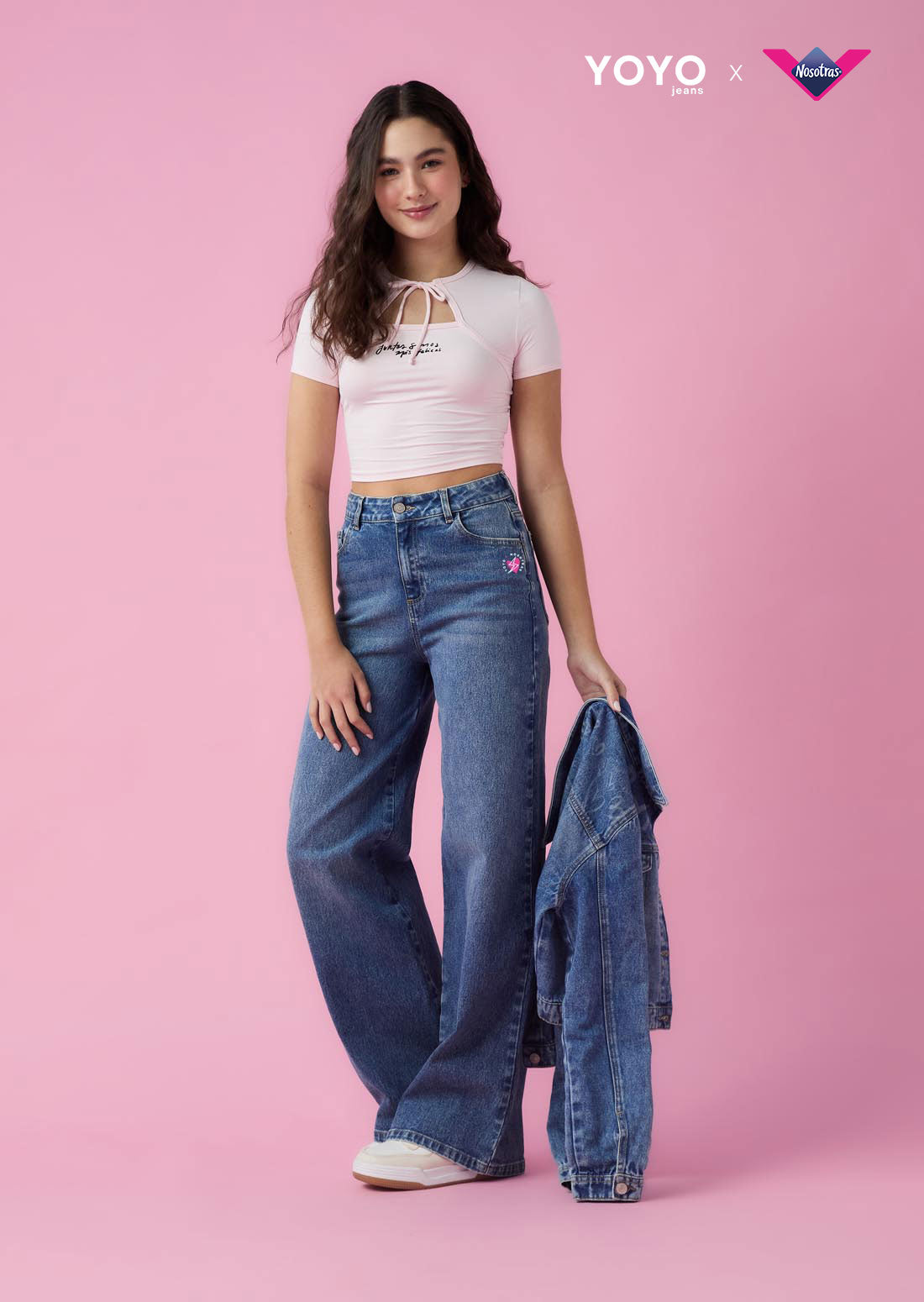 Jean maxiretro tono medio con estampado láser Yoyo x Nosotras