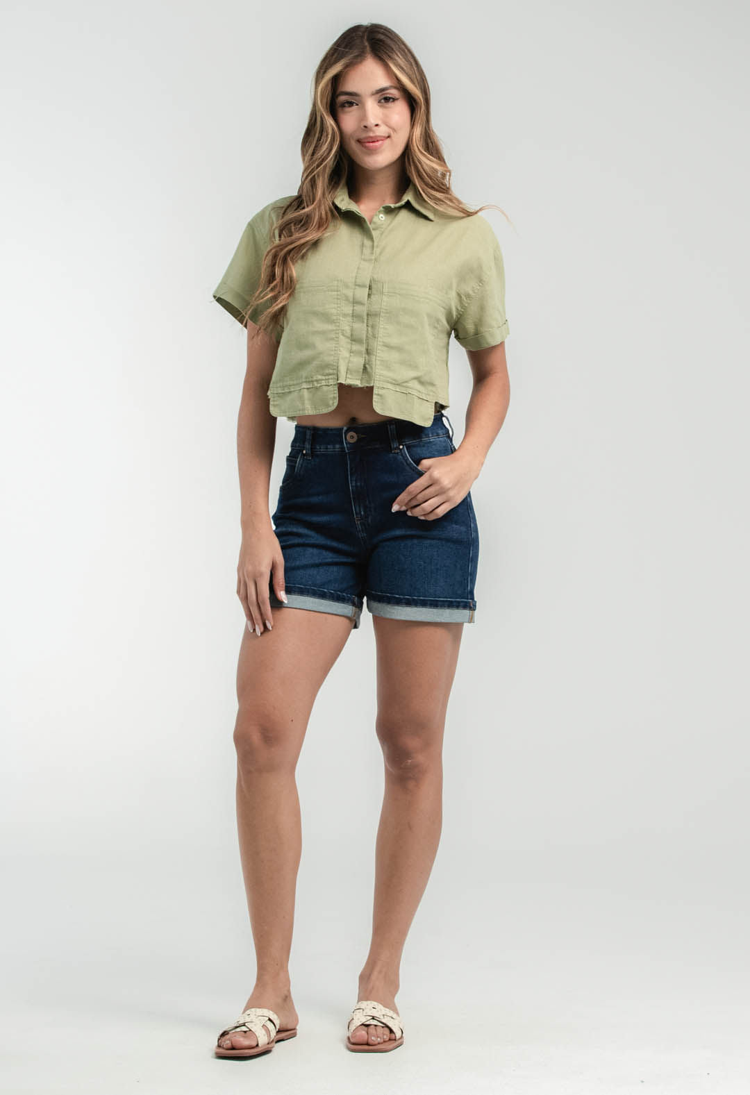 Bermuda oscura con bota doblada para mujeres