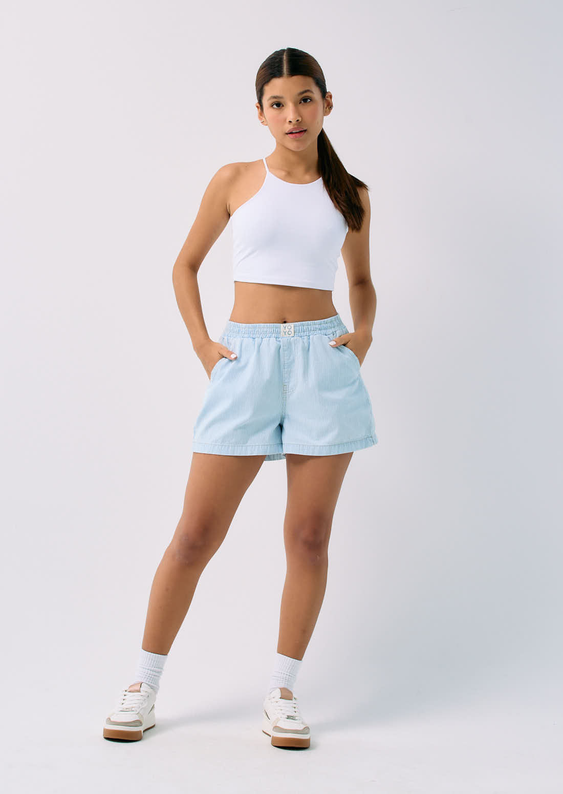 Short de rayas azul con bolsillos para jóvenes