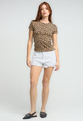 Short blanco con ruedo desflecado para mujeres
