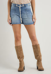 Short medio con cordón en pretina para mujer