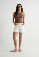 Short blanco tiro alto para mujer
