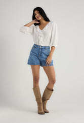 Short medio con detalles en laser para mujer
