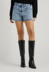 Short claro con bota desflecada para mujer