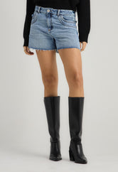 Short claro con bota desflecada para mujer
