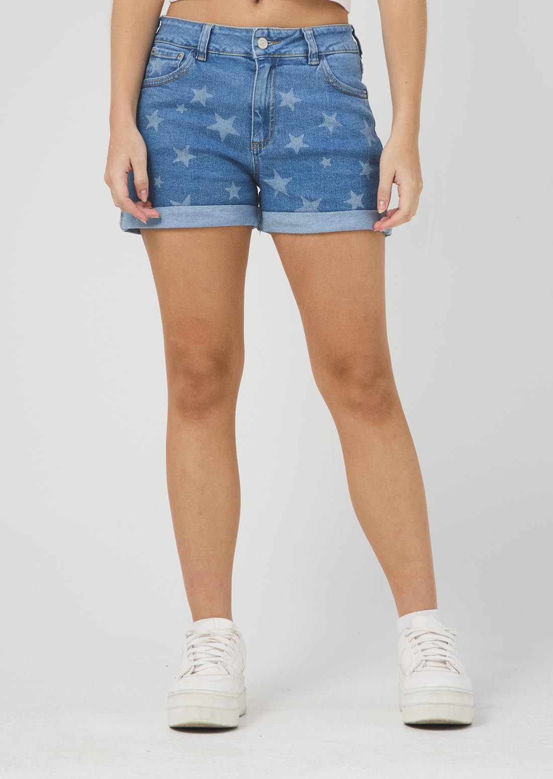 Short medio con apliques de estrellas para jóvenes
