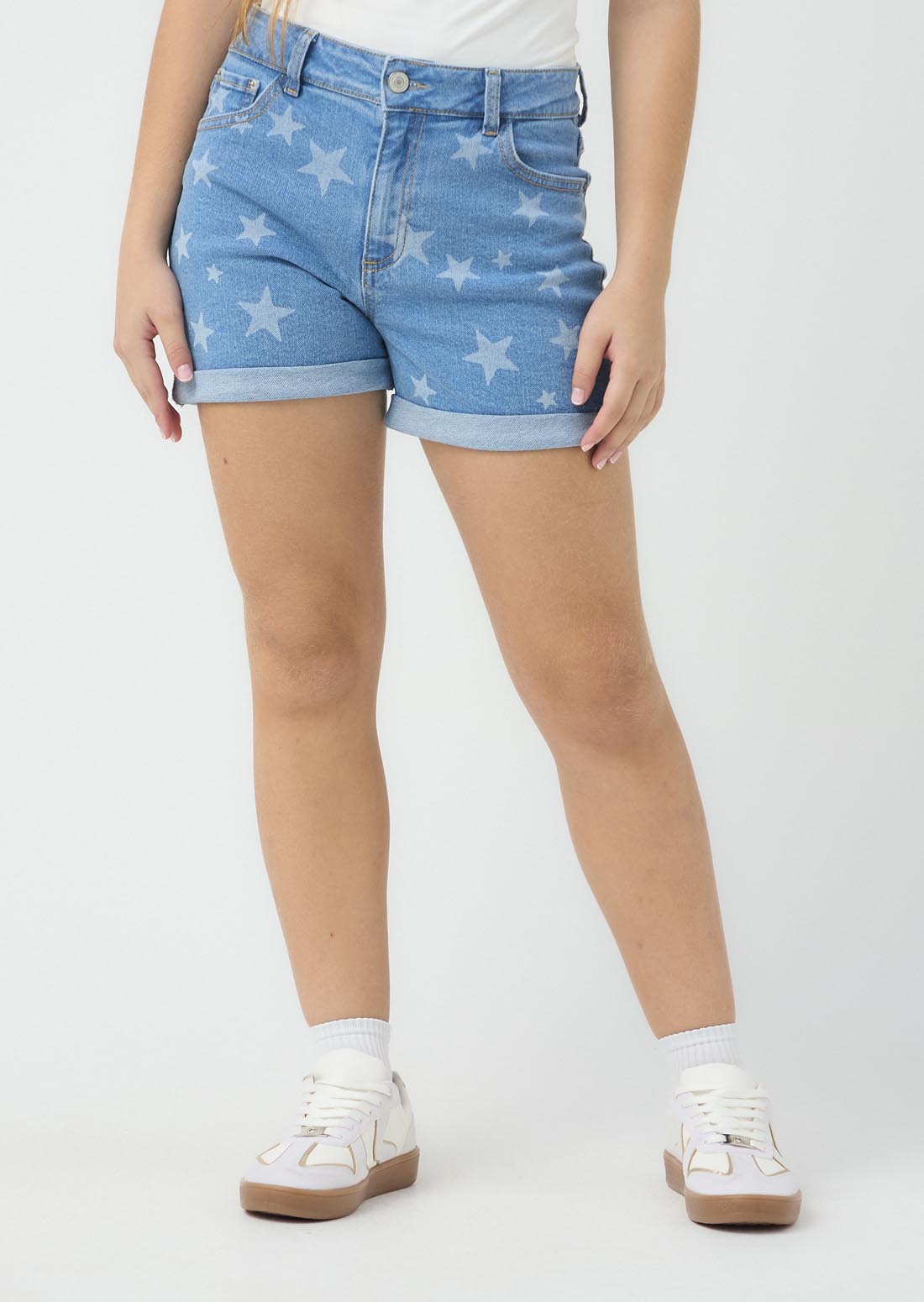 Short medio con apliques de estrellas para jóvenes