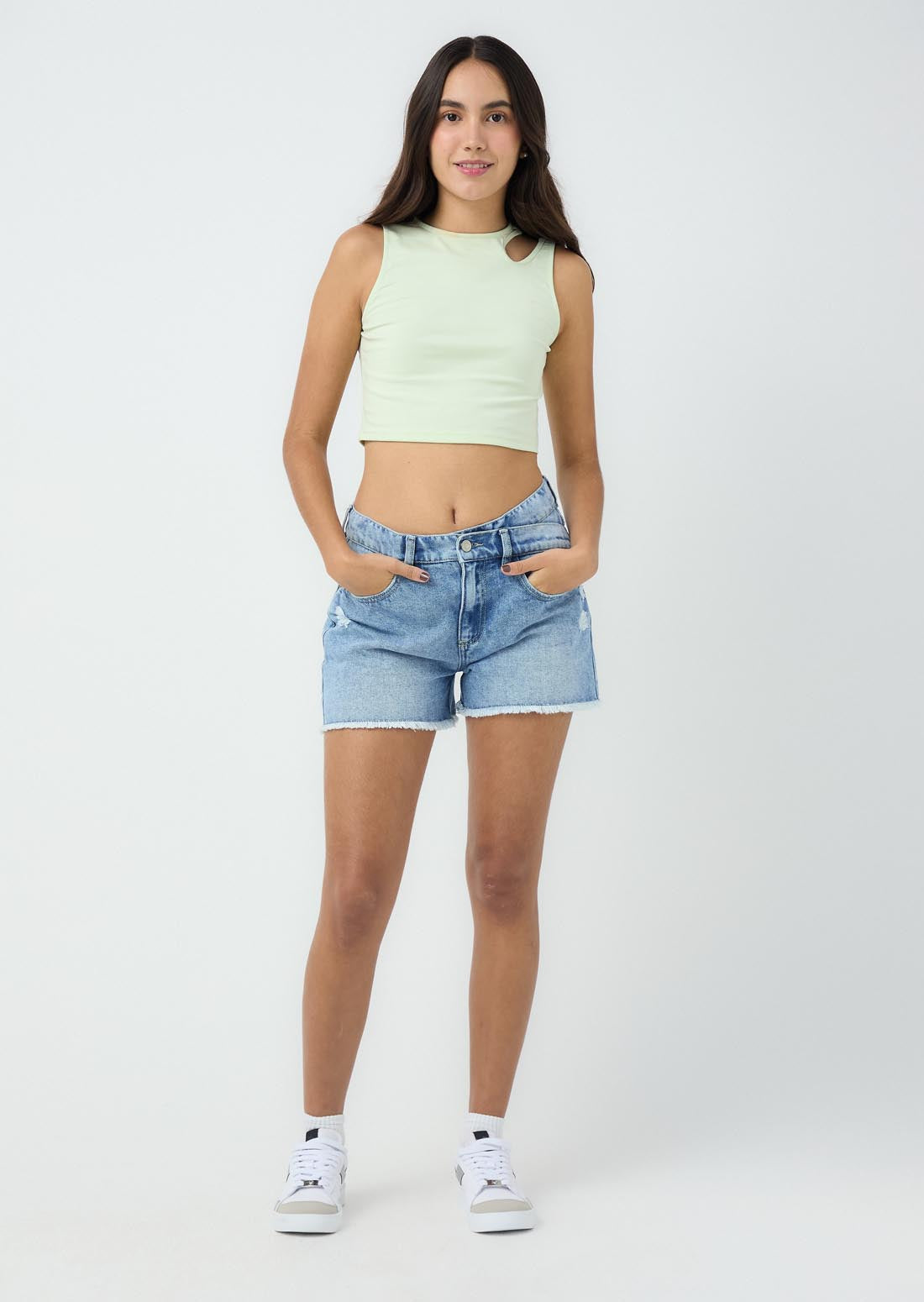 Short claro con pretina asimétrica para jóvenes