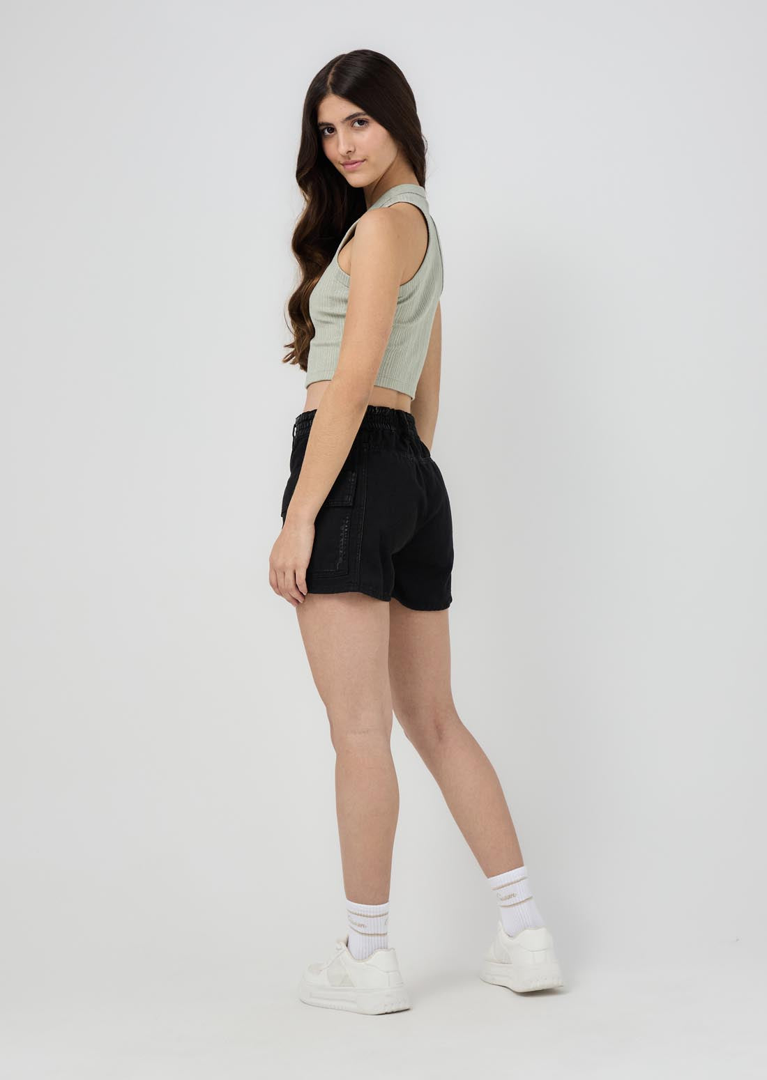 Short tiro alto lavado negro para jóvenes