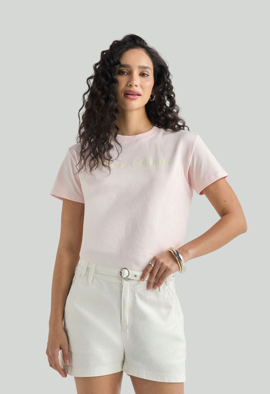 Short blanco con bolsillos funcionales para mujer