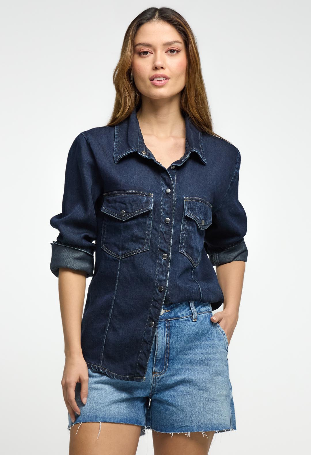 Sobreblusa medio oscuro en denim para mujeres