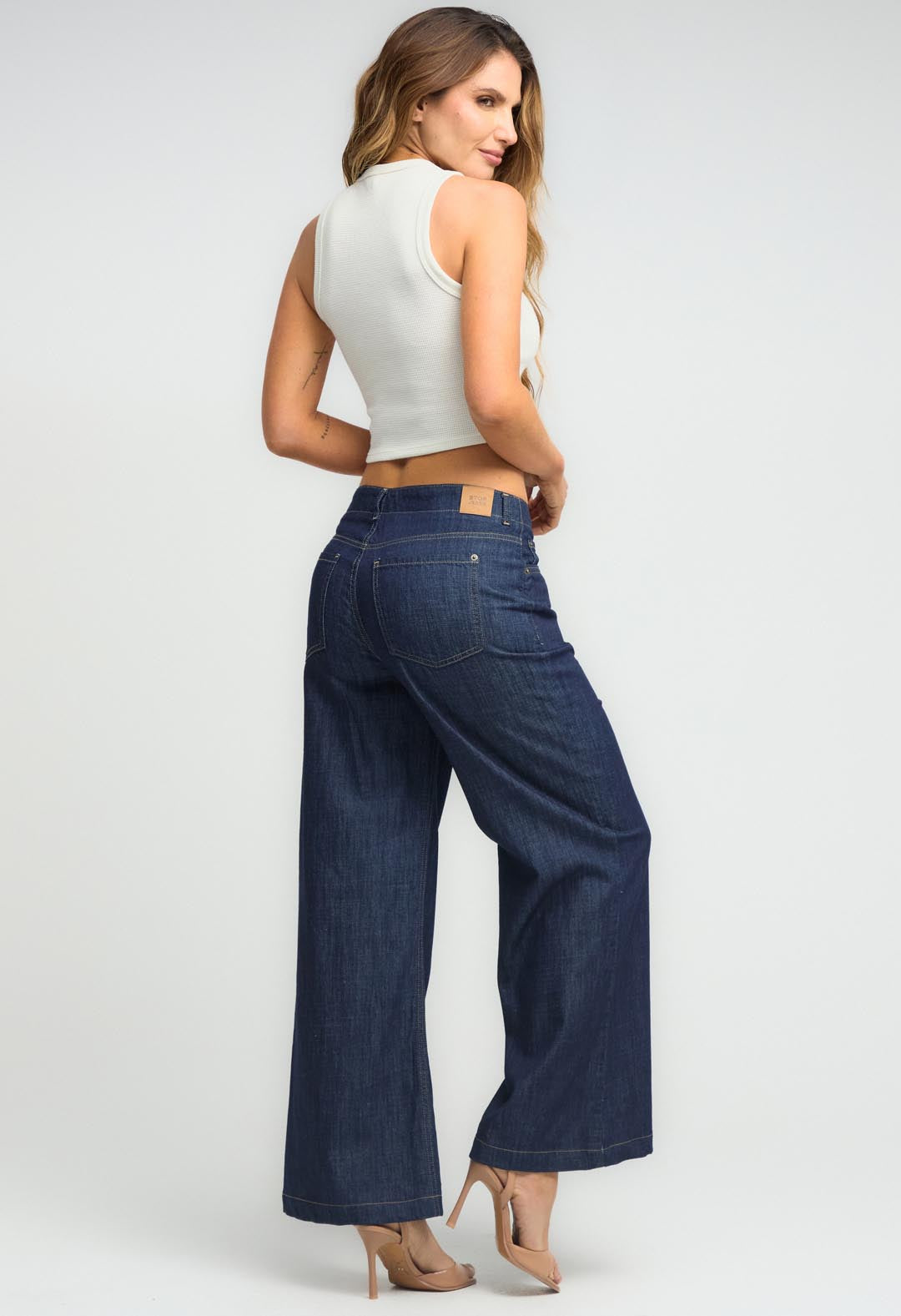 Jean retro medio oscuro con bolsillos para mujeres