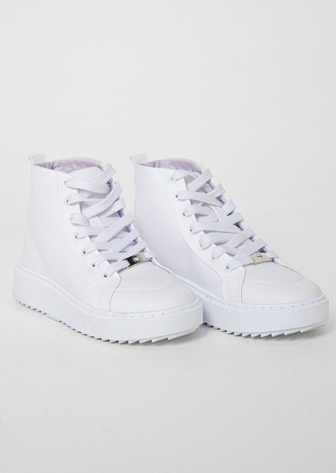 Tenis bota corta blanca para jóvenes