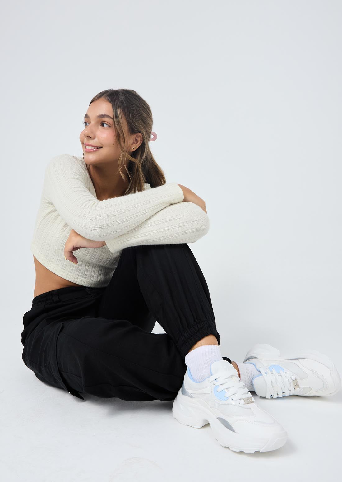 Tenis blancos cortes en brillo para jóvenes