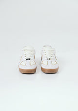 Tenis grises con cortes en carnaza para jóvenes