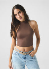 Top café medio con cuello halter para jóvenes