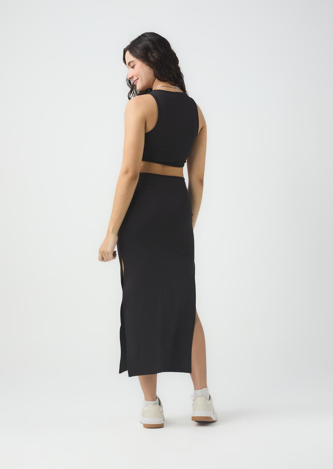 Vestido negro con aberturas en cintura para jóvenes