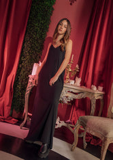 Vestido negro con encaje en escote para jóvenes