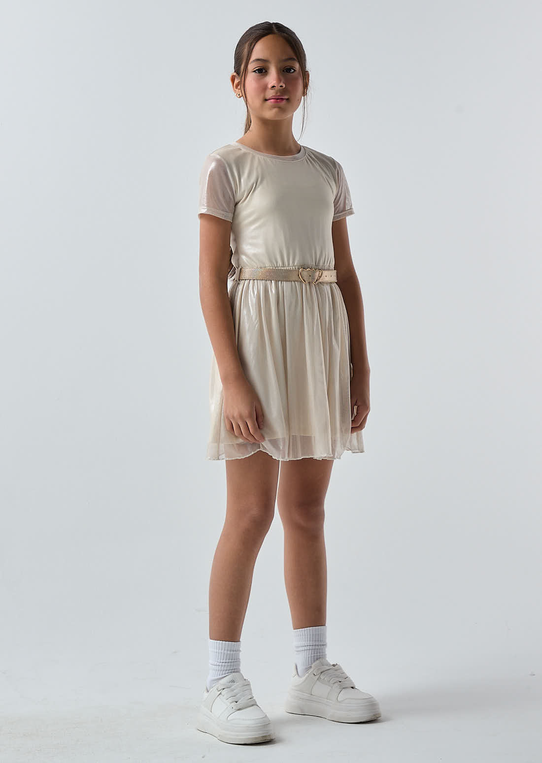 Vestido beige en malla para jóvenes