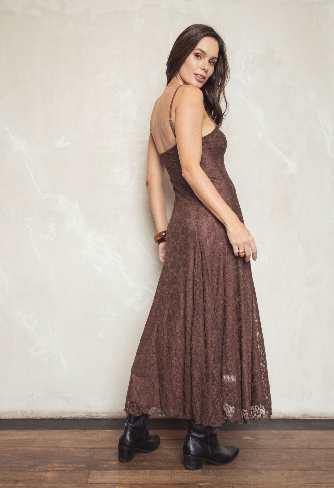 Vestido de tiras chocolate forrado en blonda para mujer