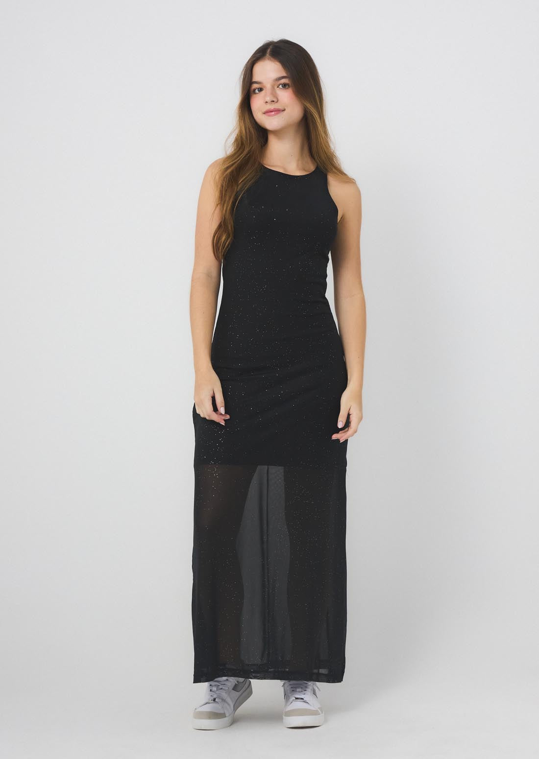 Vestido negro con abertura en pierna para jóvenes